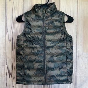 Amazon Essentials  Boys M lightweight puffer vest